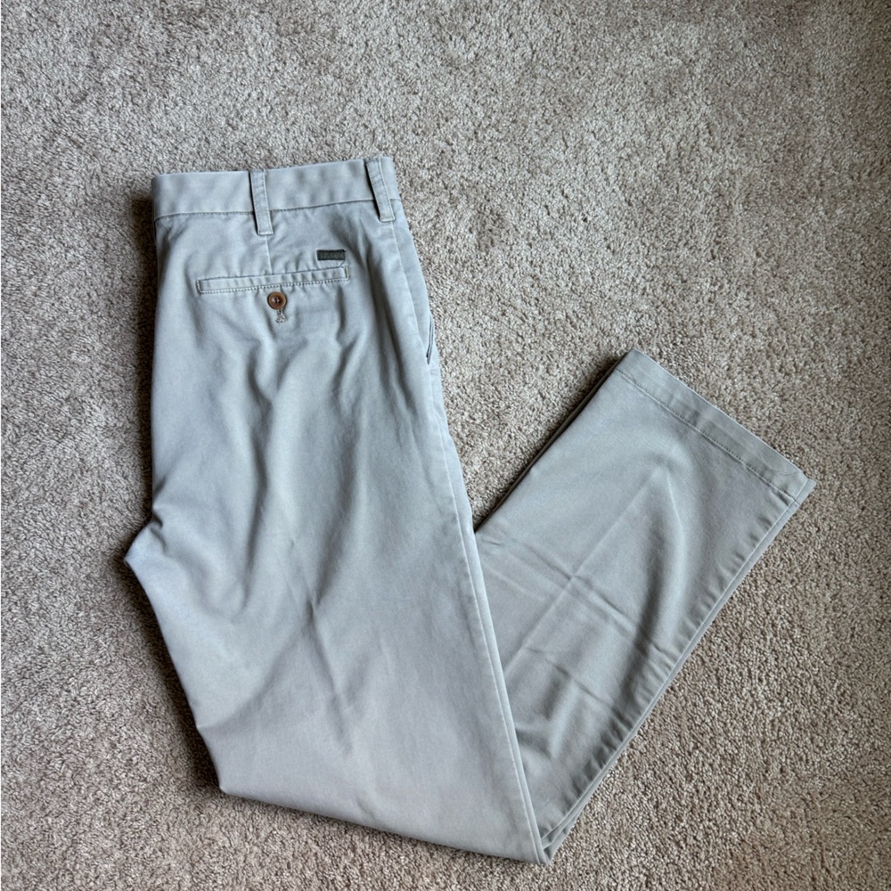 Izod Men's Light Gray Chinos